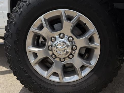 Used 2024 RAM 2500 Laramie AWD/4WD image 10