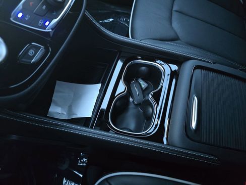 New 2026 Chrysler Pacifica Limited FWD image 27