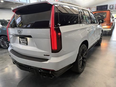 Used 2026 Cadillac Escalade V w/ LPO, ONYX Package AWD/4WD image 5