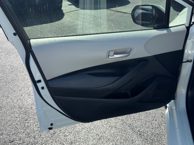 Used 2020 Toyota Corolla LE FWD image 13