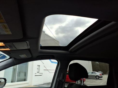 Used 2017 Honda CR-V EX image 10