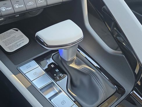 New 2026 Hyundai Elantra Limited FWD image 22
