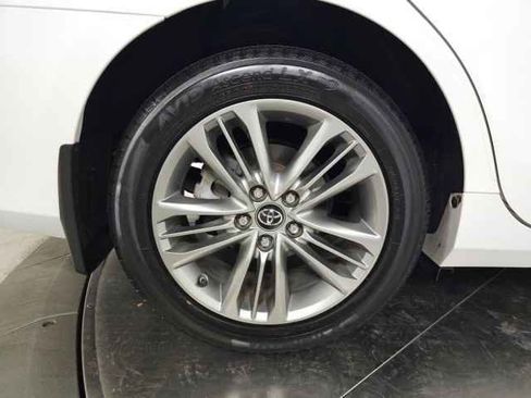 Used 2017 Toyota Camry SE w/ Moonroof Package FWD image 11