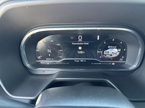 Used 2023 GMC Yukon XL SLT w/ SLT Premium Package image 15