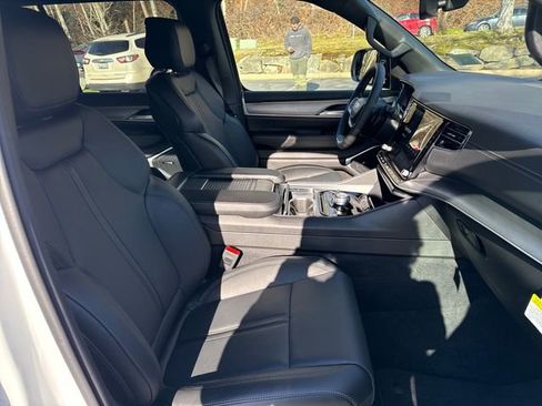 New 2026 Jeep Grand Wagoneer L 4WD image 9