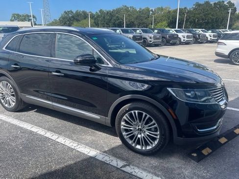 Used 2018 Lincoln MKX Reserve w/ Cargo Utility Package FWD image 2