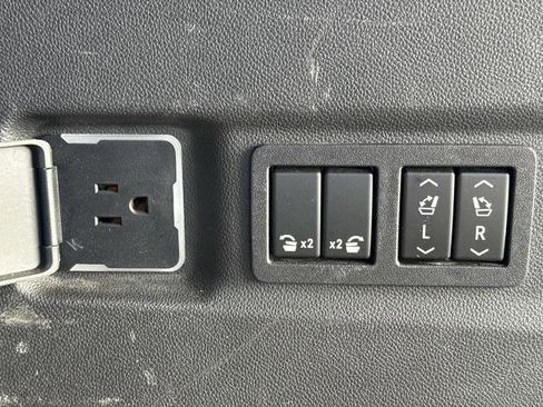 Used 2021 Chevrolet Suburban High Country image 14