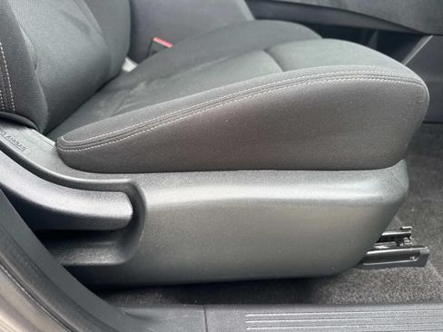 Used 2024 Nissan Rogue S AWD/4WD image 12