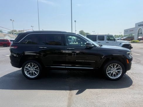 Used 2023 Jeep Grand Cherokee Summit w/ Advanced Protech Group IV AWD/4WD image 2