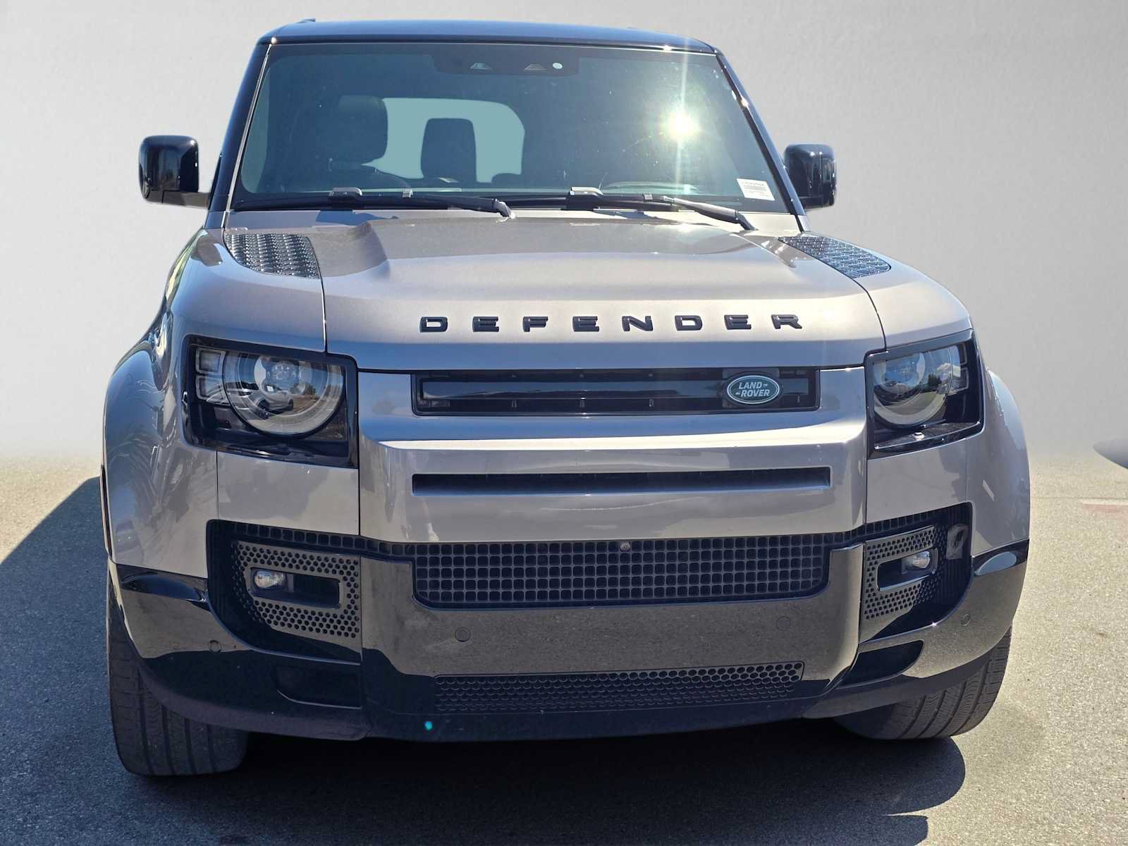 Used 2024 Land Rover Defender 130 X-Dynamic SE AWD/4WD image 8