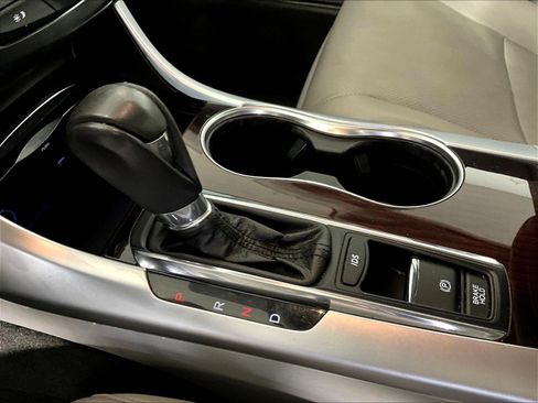 Used 2015 Acura TLX w/ Technology Package FWD image 18