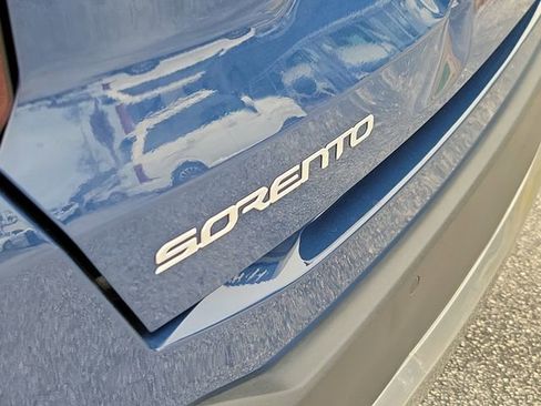 Used 2025 Kia Sorento S AWD/4WD image 6