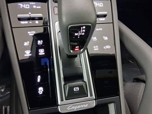 Certified 2023 Porsche Cayenne Coupe image 17