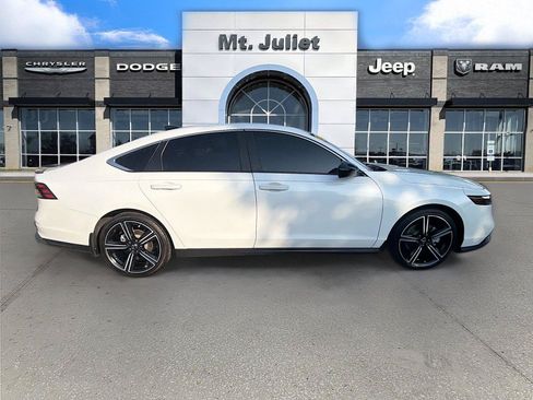 Used 2023 Honda Accord Sport image 3