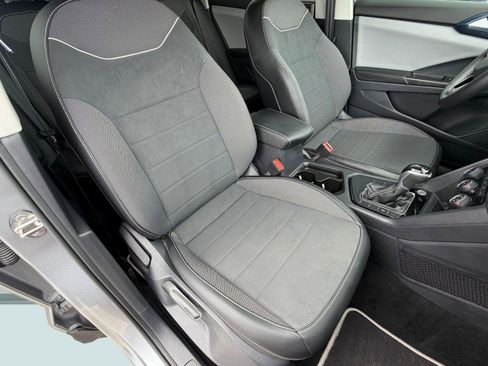 Certified 2023 Volkswagen Taos SE w/ Black Wheel Package FWD image 20