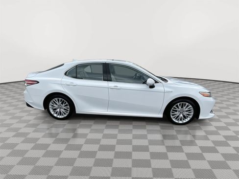 Used 2019 Toyota Camry XLE FWD image 14