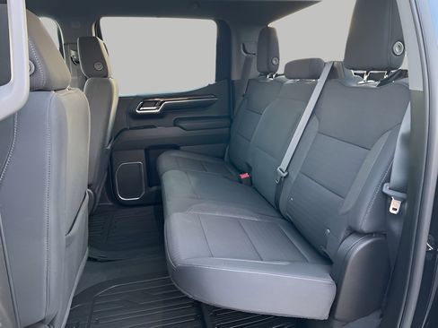 Used 2022 GMC Sierra 1500 SLE image 28