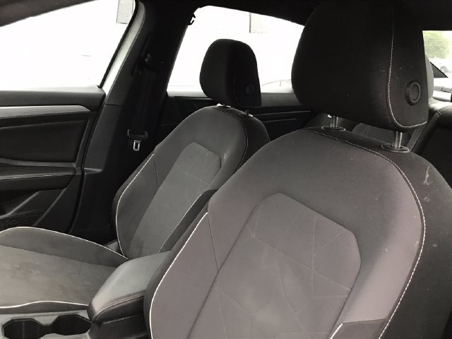 Used 2025 Volkswagen Jetta Sport FWD image 5