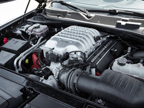 Used 2016 Dodge Challenger SRT Hellcat RWD image 38