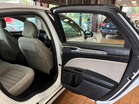 Used 2018 Ford Fusion S image 24