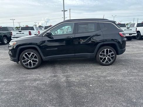 Used 2025 Jeep Compass Limited AWD/4WD image 4