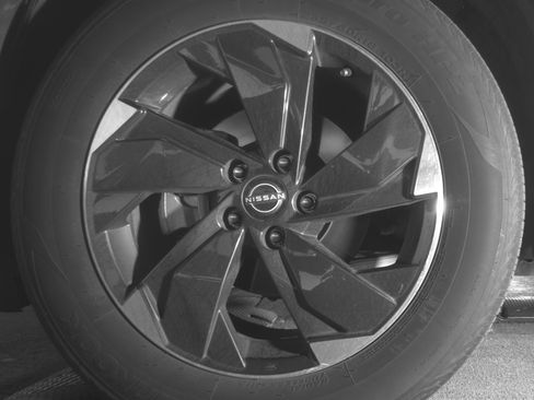 Used 2025 Nissan Rogue SV image 14