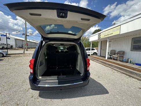 Used 2012 Dodge Grand Caravan SXT FWD image 11
