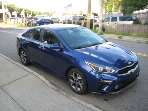 Used 2019 Kia Forte LXS FWD image 3