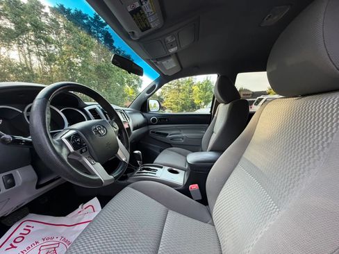 Used 2014 Toyota Tacoma PreRunner w/ SR5 Package RWD image 16