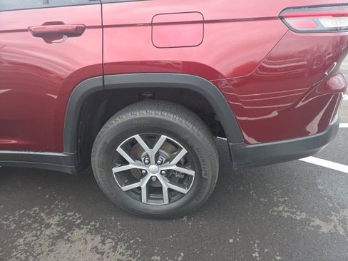 Used 2023 Jeep Grand Cherokee L Limited w/ Luxury Tech Group II image 16