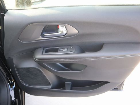 New 2026 Chrysler Pacifica Select image 17