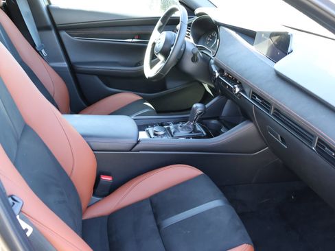 Certified 2025 MAZDA MAZDA3 Carbon image 11