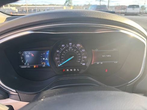 Used 2020 Ford Fusion SE image 3