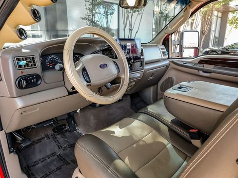 Used 2004 Ford Excursion Eddie Bauer image 3