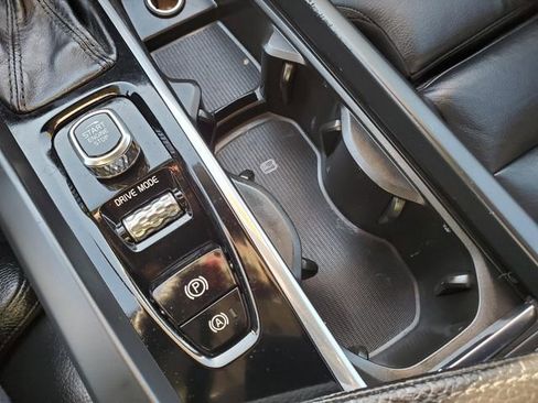 Used 2019 Volvo XC60 T5 Momentum w/ Multimedia Package image 25