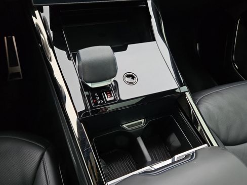 Used 2024 Land Rover Range Rover Sport Dynamic SE image 16