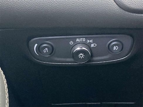 Used 2020 Buick Encore GX Essence w/ Experience Buick Package image 25