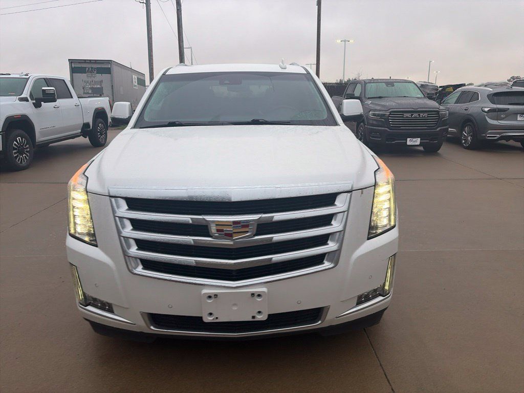 Used 2019 Cadillac Escalade Luxury AWD/4WD image 4