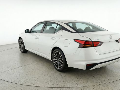 Used 2025 Nissan Altima 2.5 SV image 6