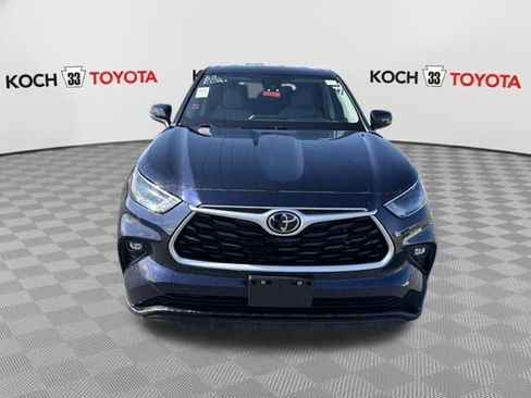 Used 2023 Toyota Highlander LE image 2