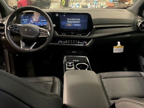 New 2026 Chevrolet Equinox LT w/ Convenience Package II image 3