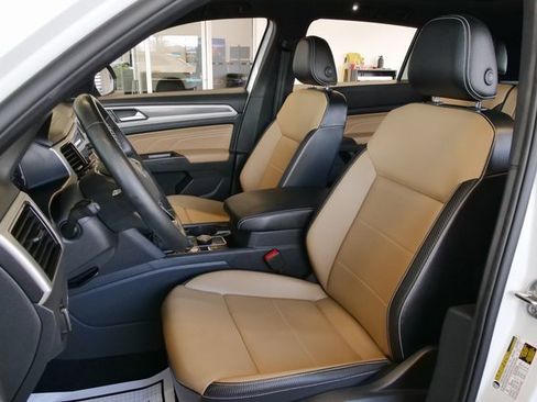 Used 2022 Volkswagen Atlas Cross Sport SE image 10