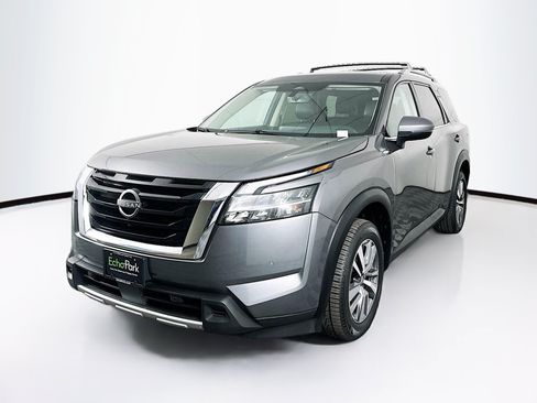 Used 2023 Nissan Pathfinder SL AWD/4WD image 3