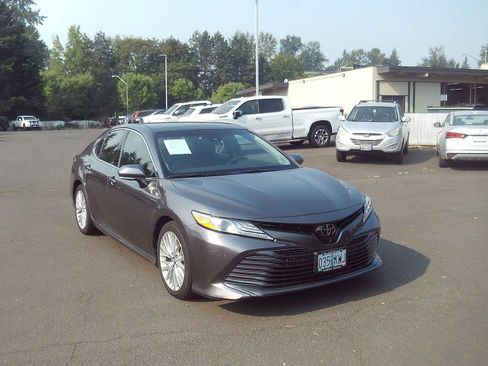 Used 2018 Toyota Camry XLE w/ Audio Package FWD image 7