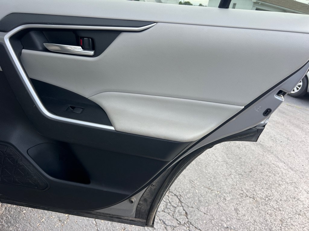 Used 2021 Toyota RAV4 XLE AWD/4WD image 14