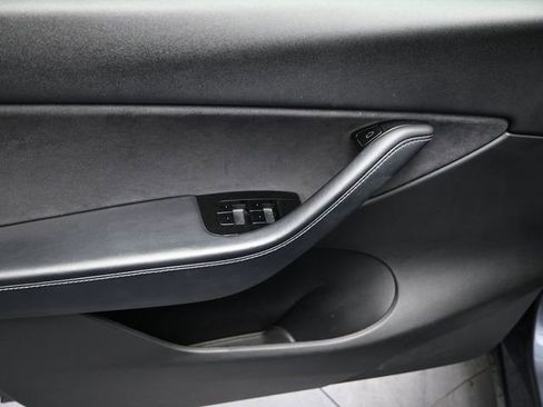 Used 2021 Tesla Model Y Performance image 12