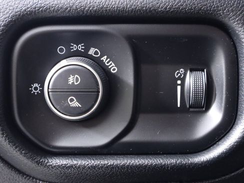 Used 2020 RAM 1500 Big Horn AWD/4WD image 10