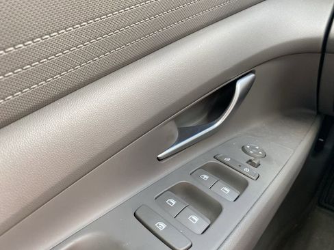 Certified 2022 Hyundai Elantra SE image 22