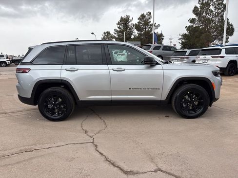 New 2026 Jeep Grand Cherokee Altitude AWD/4WD image 4