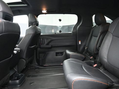 Used 2023 Toyota Sienna XSE AWD/4WD image 11